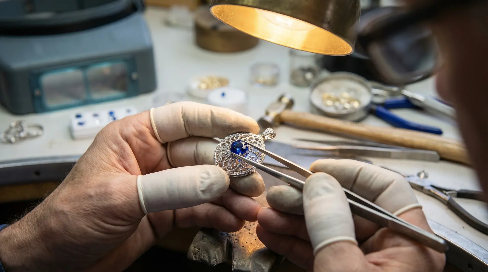 蓝宝石项链工艺展示 - 女神视频